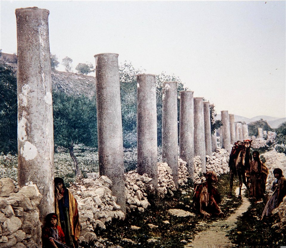 PHOTO FROM THE LATE 19TH CENTURY TAKEN BY FRENCH PHOTOGRAPHER, BONFILS, DEPICTING צילום צבע מסוף המאה ה19 של הצלם הצרפתי בונפיס. בצילום,