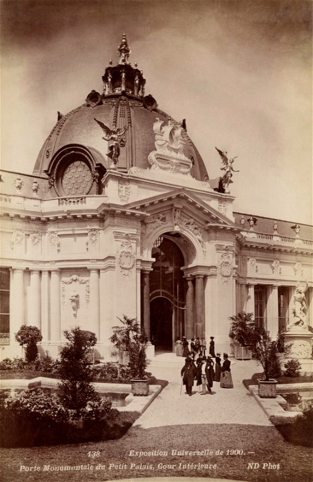Porte monumentale du Petit Palais, cour intérieure