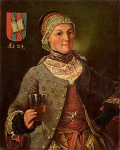 Porträt einer jungen Frau in Tracht mit Glas