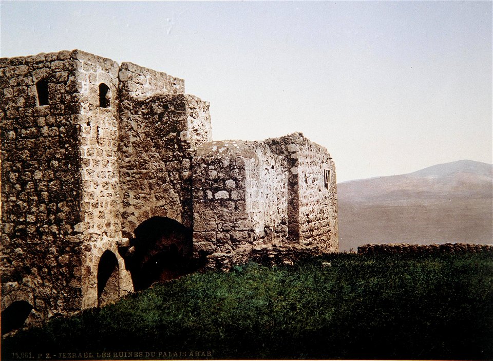 REMNANTS OF AN ARAB PALACE IN GALILEE. COLOR PHOTO TAKEN IN THE LATE 19TH CENTURY BY FRENCH PHOTOGRAPHER, BONFILS. צילום צבע מסוף המאה ה19 של הצלם הצרפתי בונפיס אשר תעד במצלמת