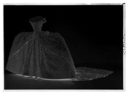 Robe de cour kröningsklänning - Livrustkammaren - 69898-negative