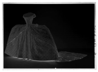 Robe de cour kröningsklänning - Livrustkammaren - 78457-negative