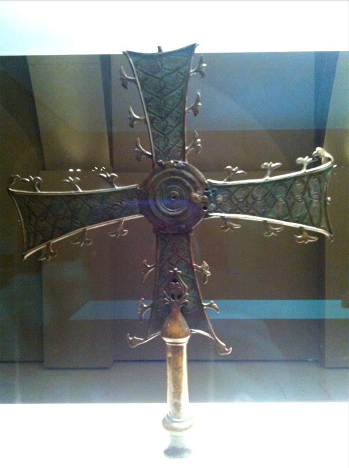 Romanesque Treasure of MNAC- creu d'altar