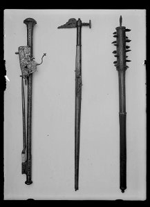 Ryttarhammare med snapplåspistol (kombinationsvapen), pipa Nürnberg 1550-1600, lås Sverige - Livrustkammaren - 35041. Free illustration for personal and commercial use.