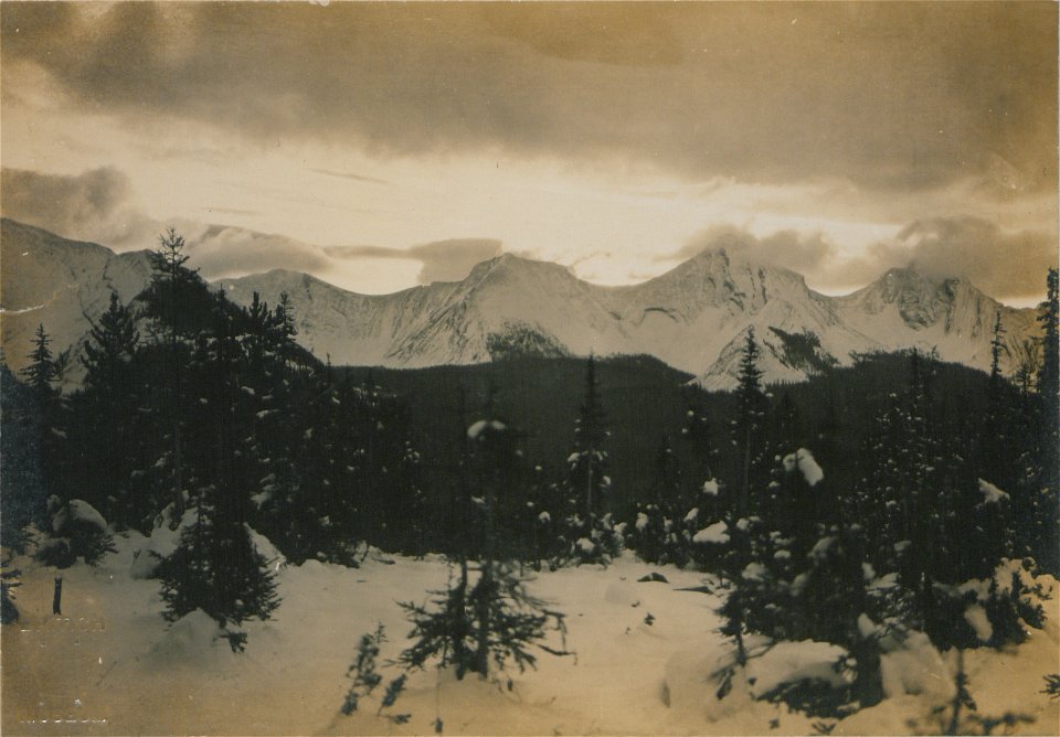 Sunrise in the Rockies (HS85-10-20117)