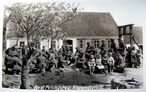 1918. An d. Feldküche z. Alexanderfeld