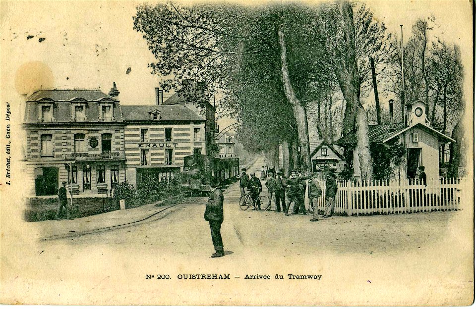 Bréchet 200 - OUISTREHAM - Arrivée du Tramway