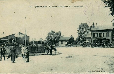 Hubert 35 - FORMERIE - La gare et l'arrivée du Tortillard