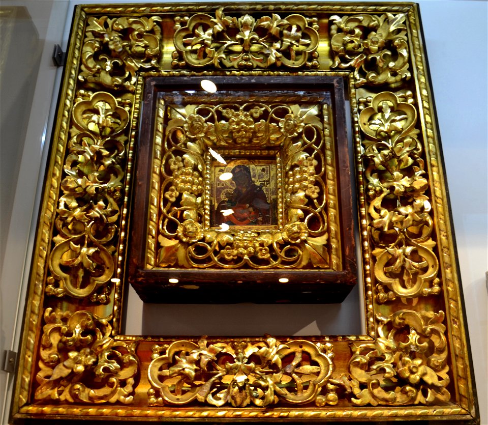 Icon case Vetka Museum