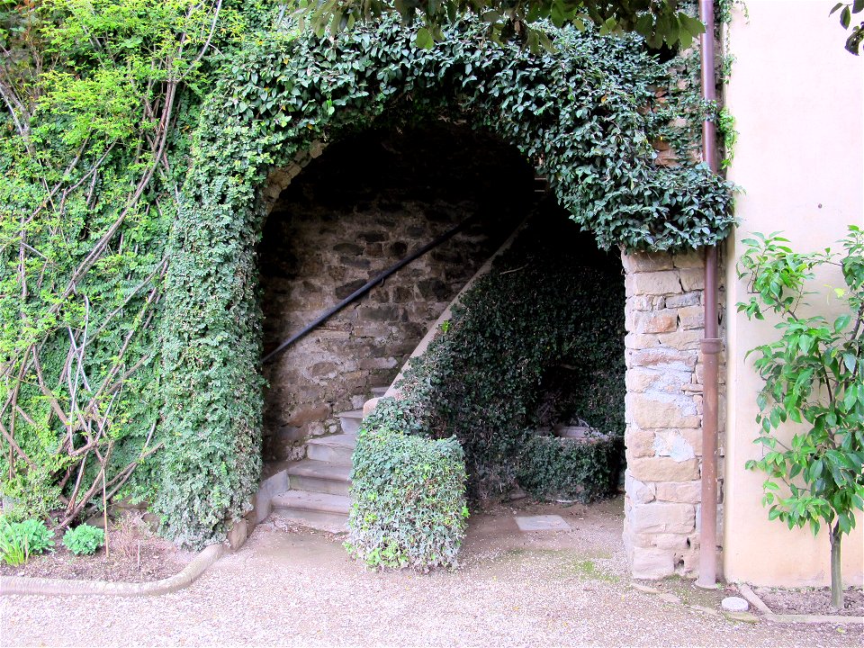 Le balze, giardino degli aranci, 14, scalinata