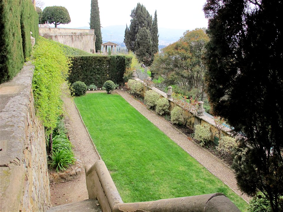 Le balze, terrazza inferiore 02