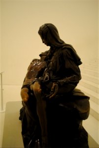 Miguel Ángel Buonarroti's Pietà bronze replica at Museo Soumaya 06