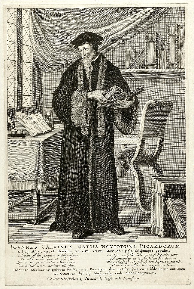 Portret ten voeten uit van Johannes Calvijn, in het interieur van een studeerkamer. NL-HlmNHA 1477 53008664