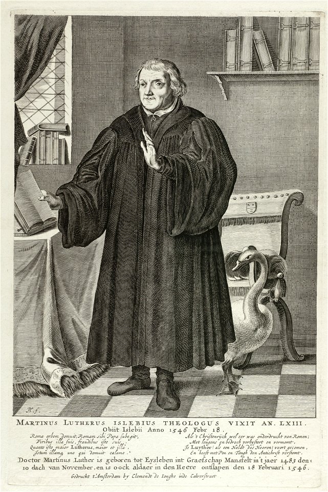 Portret ten voeten uit van Maarten Luther, in het interieur van een studeerkamer. NL-HlmNHA 1477 53008665