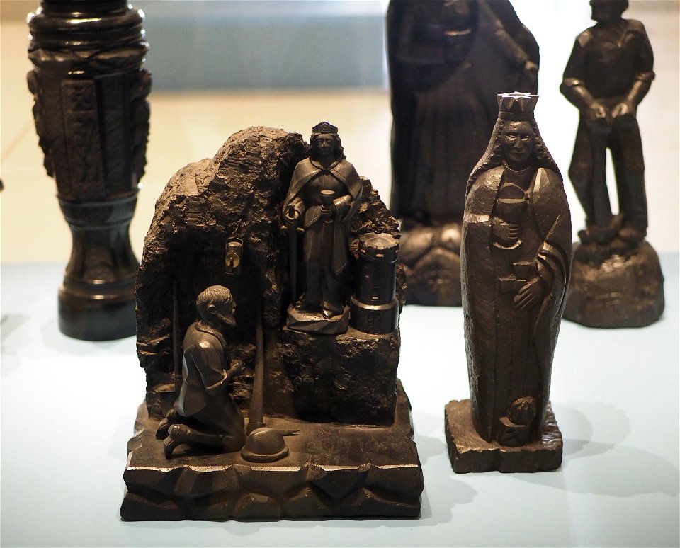 Schlesisches Museum Görlitz Kännelkohlefiguren (1)