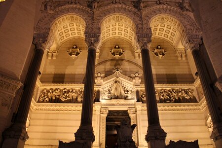 France lights against the light