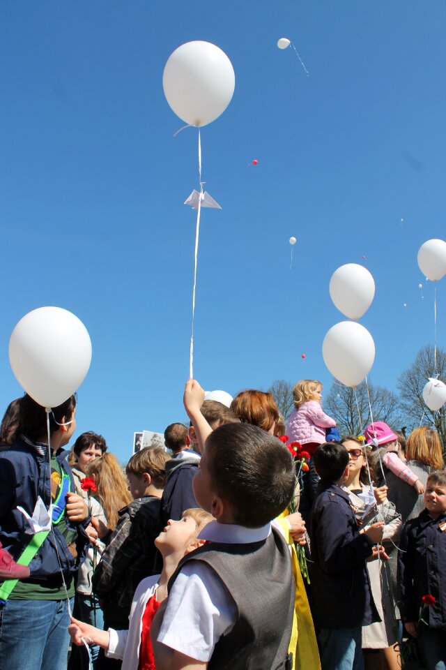 Balls cranes in the sky