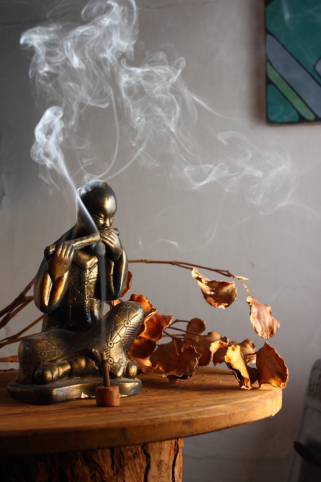 Smoke meditation silence