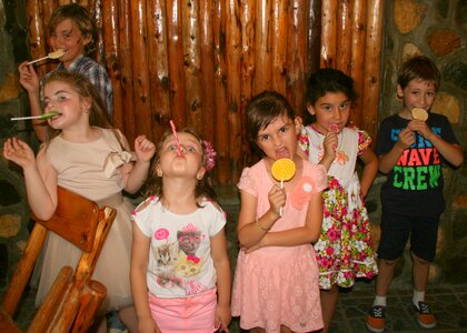 The gang candy bar play