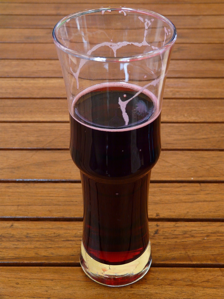 Spritzer cranberry juice spritzer black currant juice