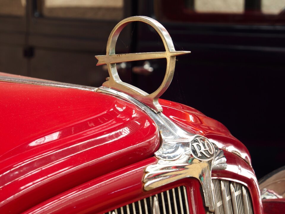 Ornament logo automobiles