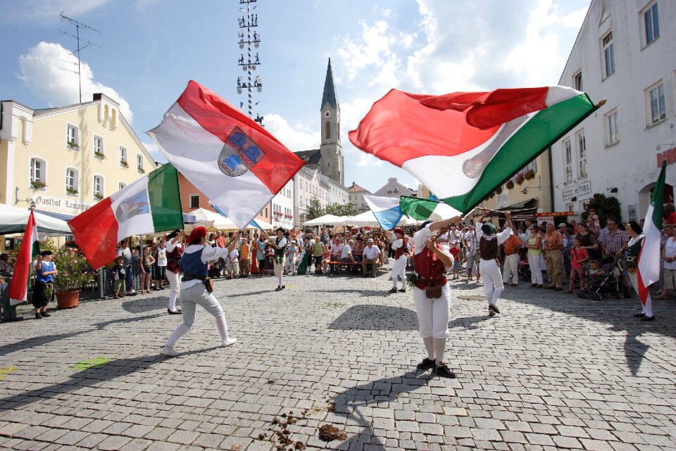 Flag wavers marketplace waldkirchen