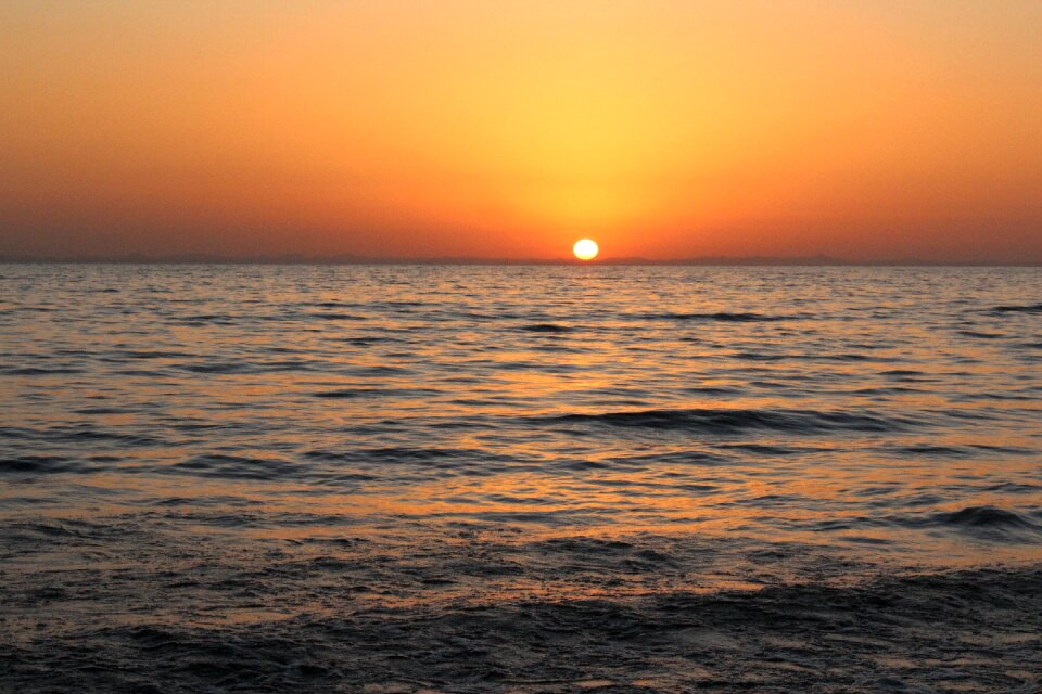 Sea horizon mirroring