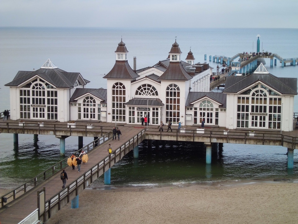 Beach restaurant sellin