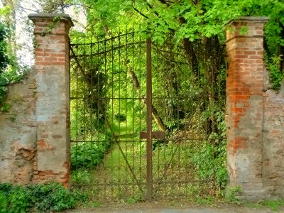 Garden park threshold
