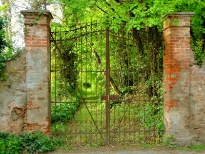 Garden park threshold photo