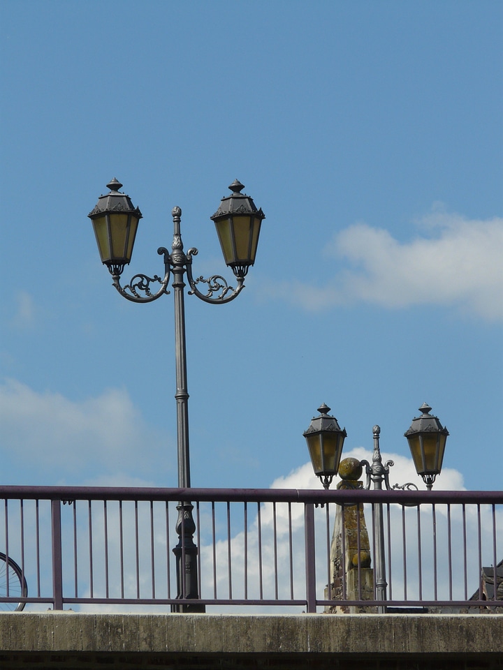 Light lighting road