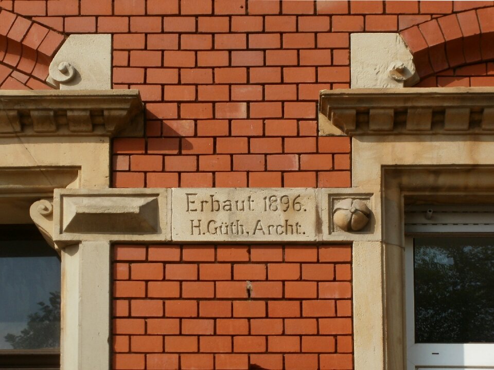 Inscription wall facade
