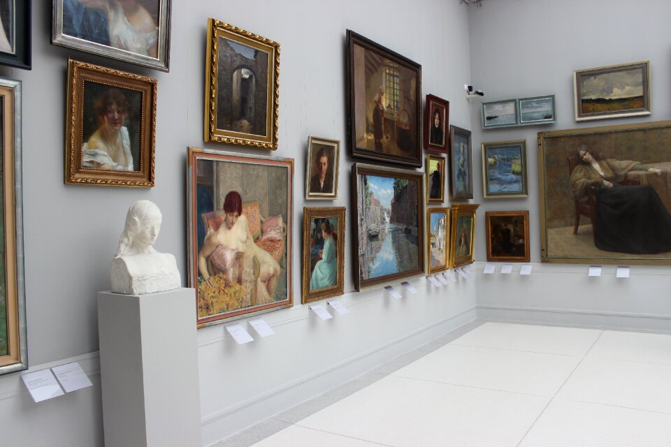 Hanging pictures «artist painter national gallery of art