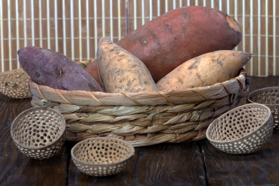 Basket suesskartofeln vegetables