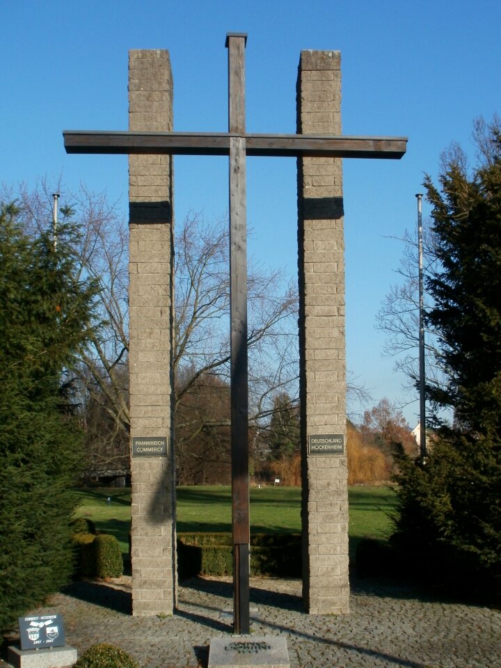 Memorial cross symbol