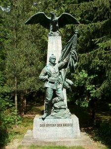 War memorial monument