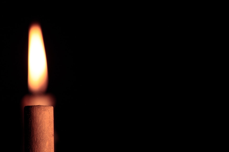 Illuminated flame wax