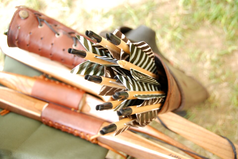 Hunt bow hunting instinctive archery