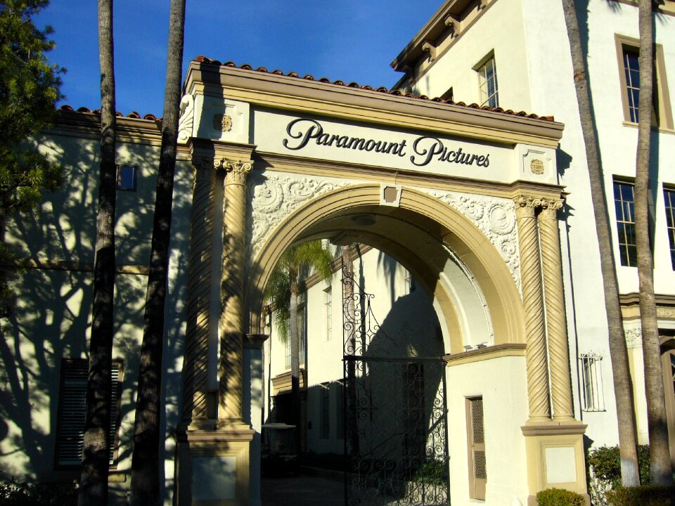 Entrance hollywood gateway