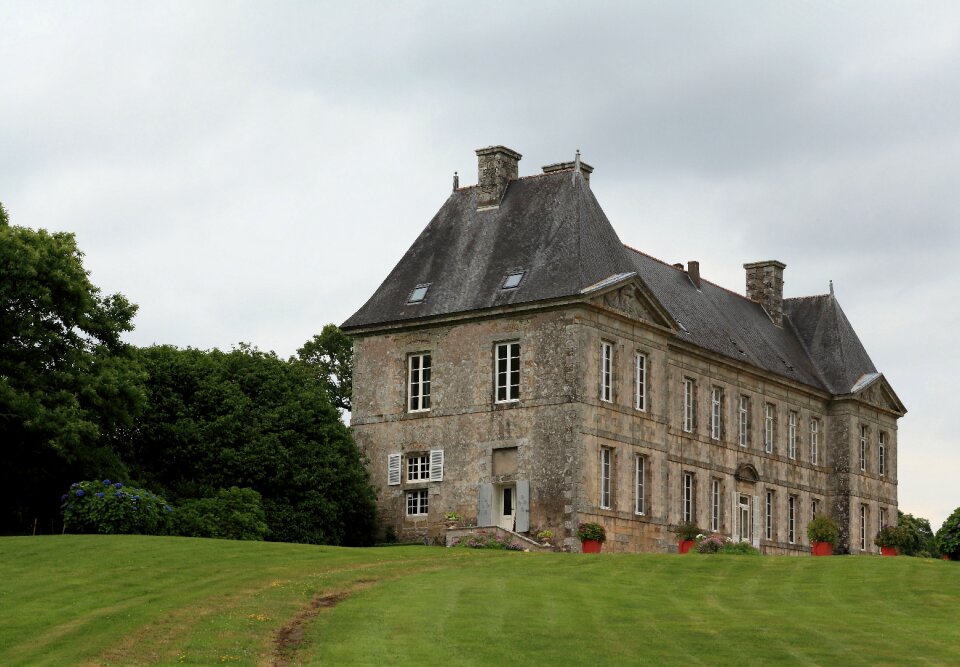 Medieval building residence remains