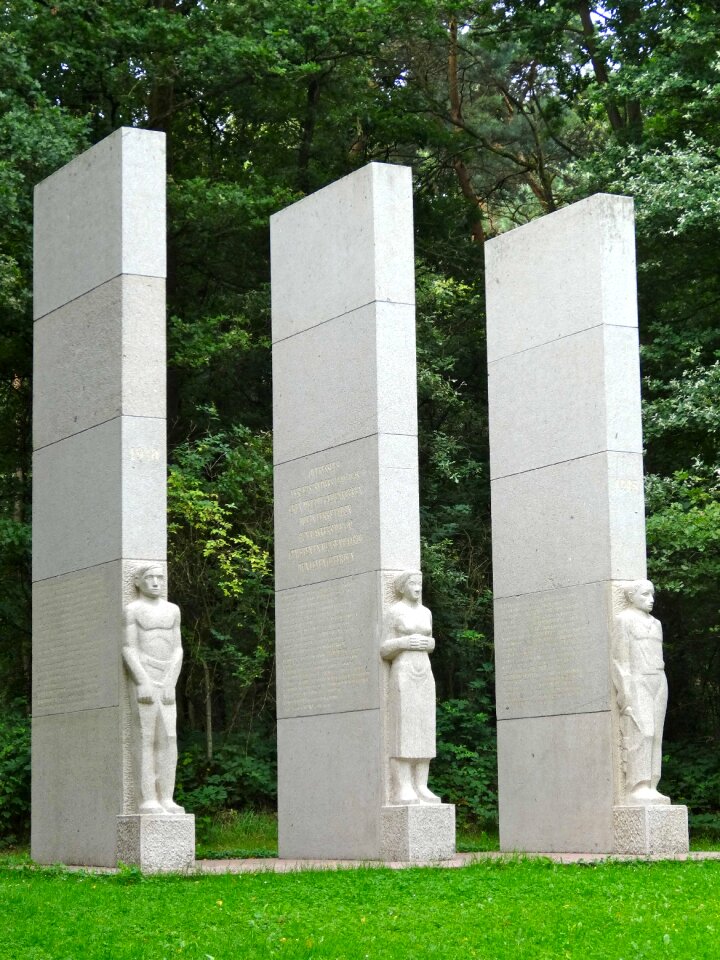 Sculpture netherlands columns