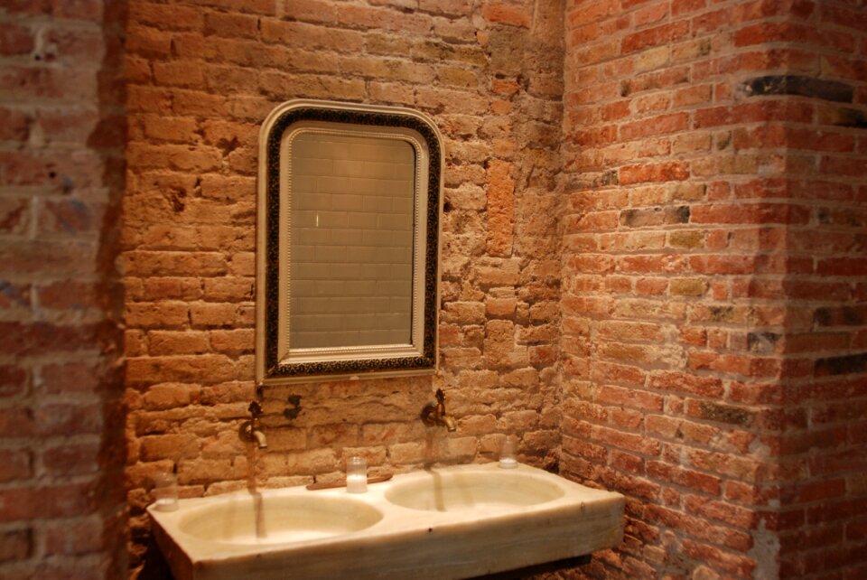 Bathroom mirror wellness