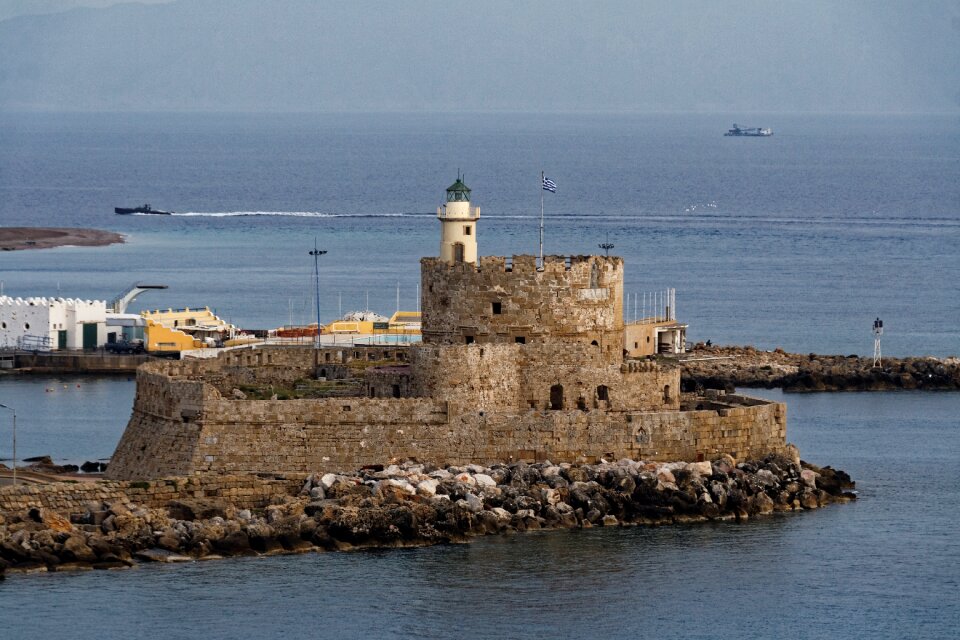 City houses fortress
