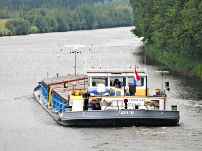 Vessel transport water