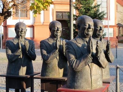 Memorial figures statues