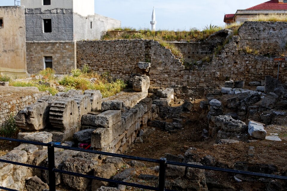 Ruin antique history