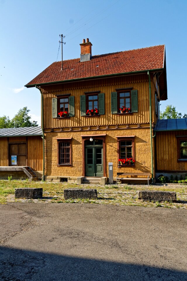 Building cottage truss