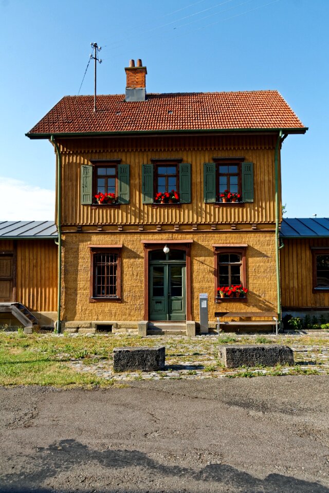 Building cottage truss