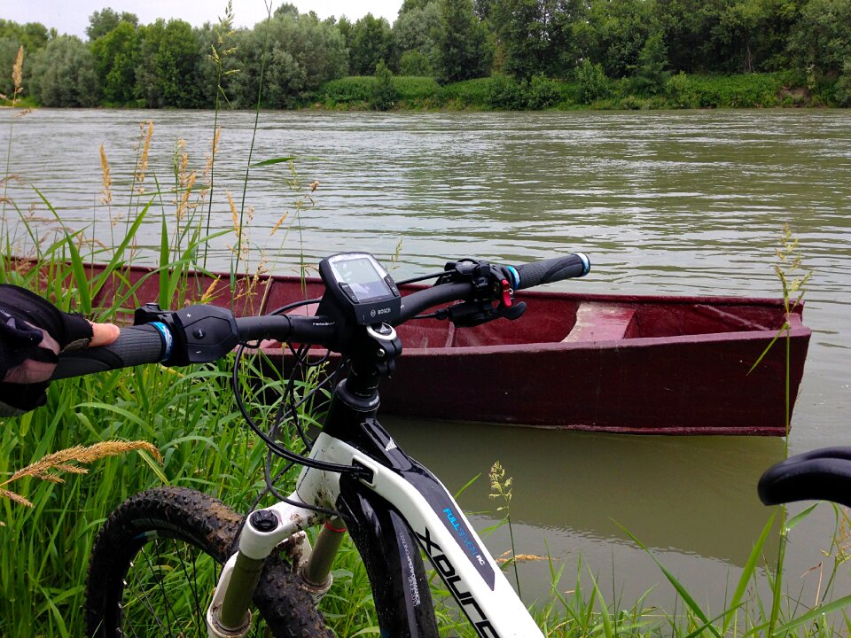 Po river electric bike boats photo