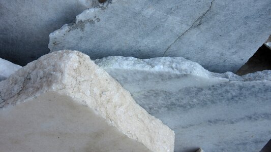 Broken fracture surface rauh